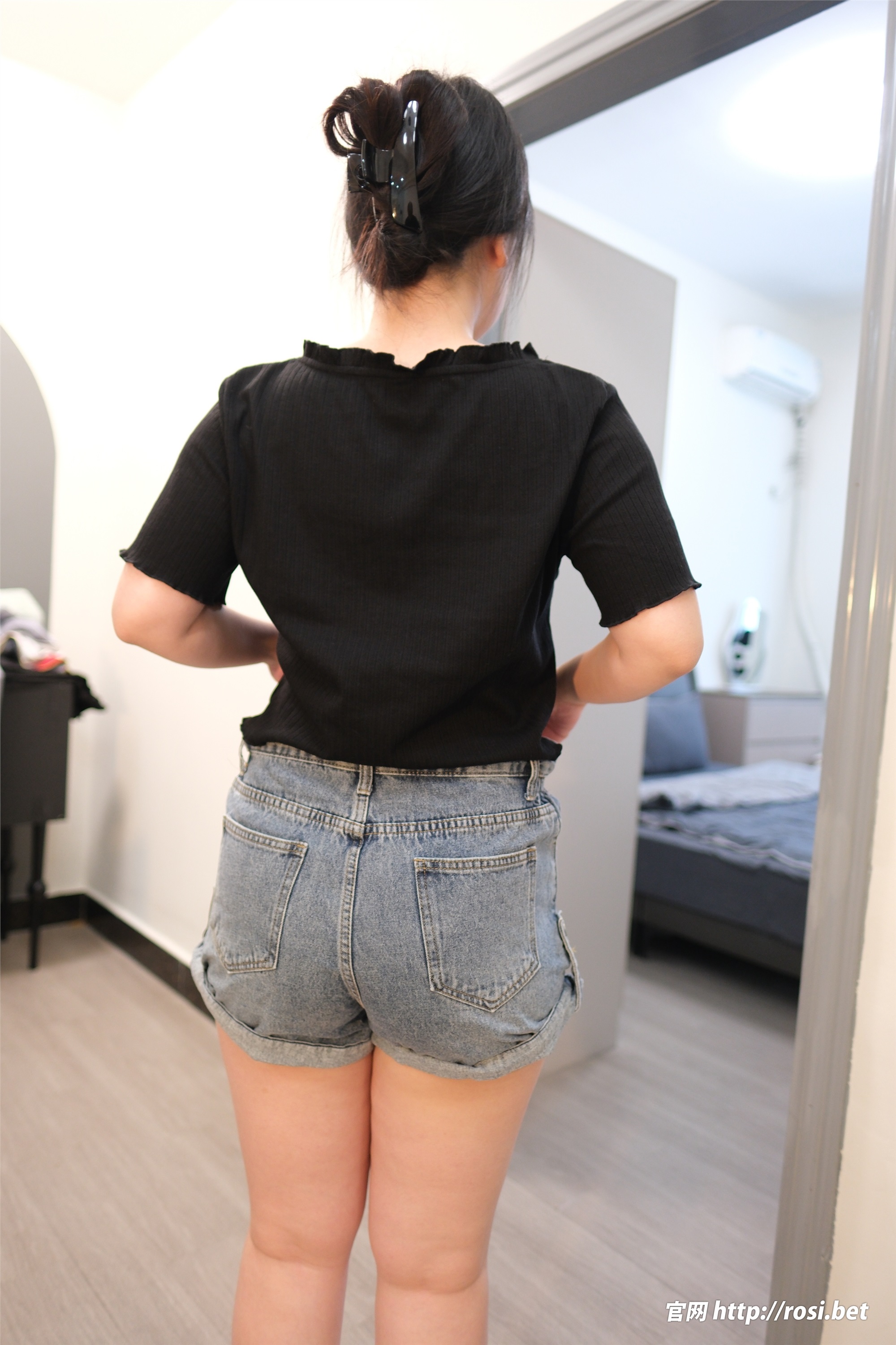 ROSI写真 2025.10.29 NO.5077